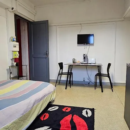 Appartement 25 *